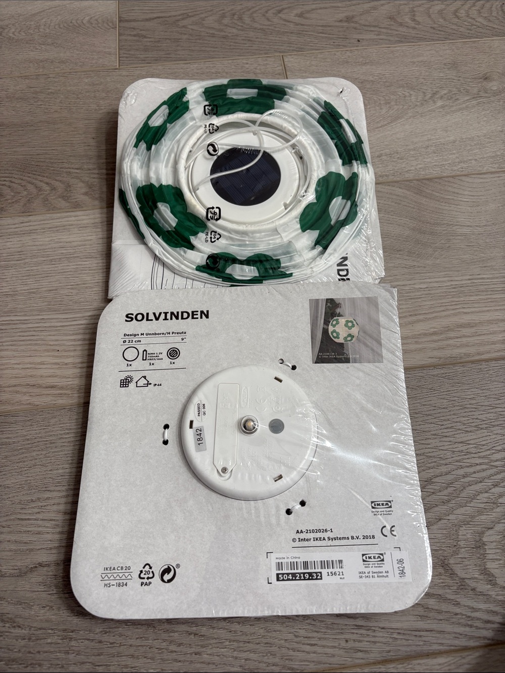 SOLVINDEN Solar LED String Light - White with Green Accents lot 2